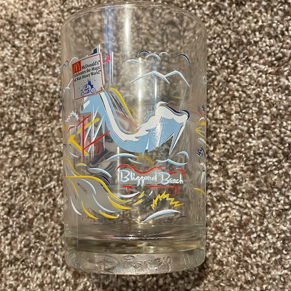 Disney World 25th Anniversary McDonalds cups - Picture 8 of 8